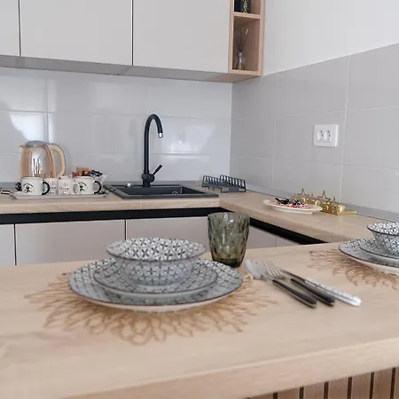 33 באניה לוקה